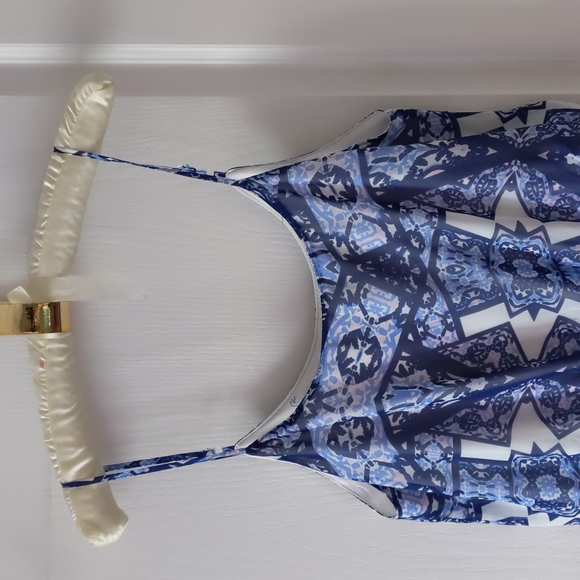 Patterned Maxi Dress - Picture 2 of 6